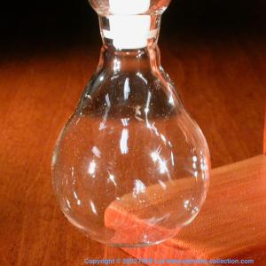 Flask of hydrogen gas