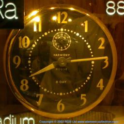 Luminous dial clock